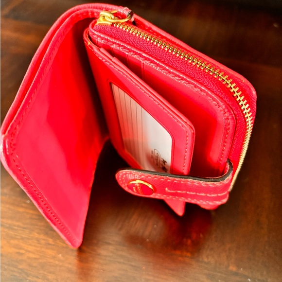 COACH small wallet.White/pink with pastel “C” design. Barely used. - Picture 4 of 14